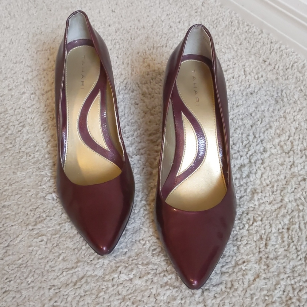 Tahari Malka Patent Leather Pumps size 9